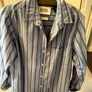 Grayson ladies blouse. Light denim color with navy. Easy care, never worn.